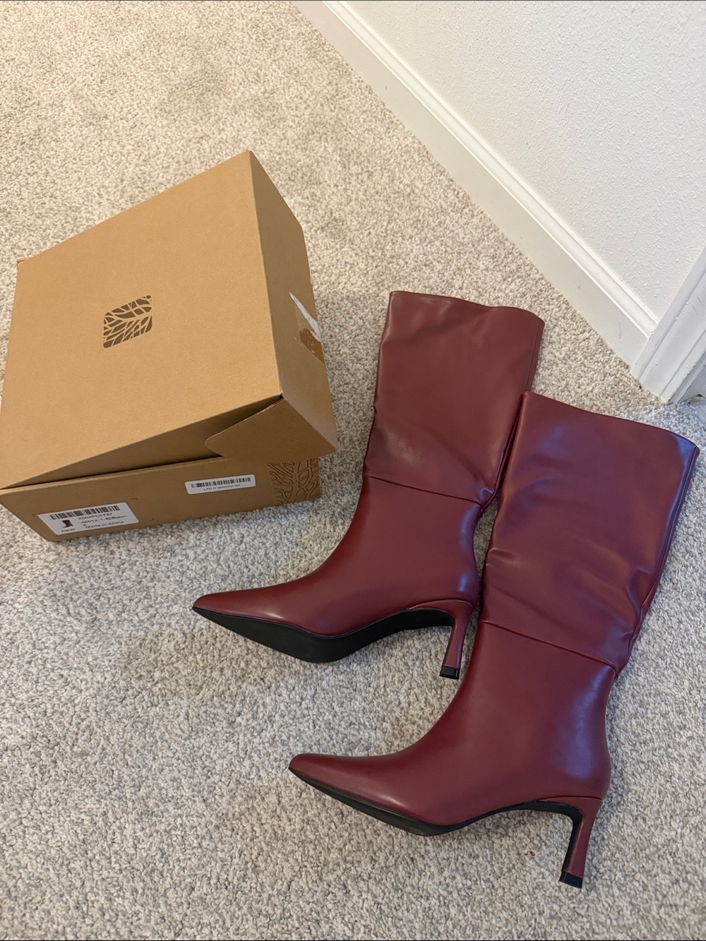 NEW Women's Burgundy Knee-High Pointed Toe Kitten Heel Boots